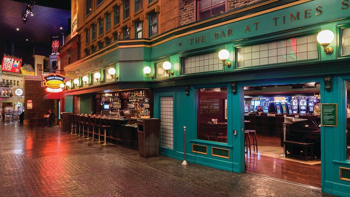 Bar At Times Square: Dueling Pianos, Live Music & More