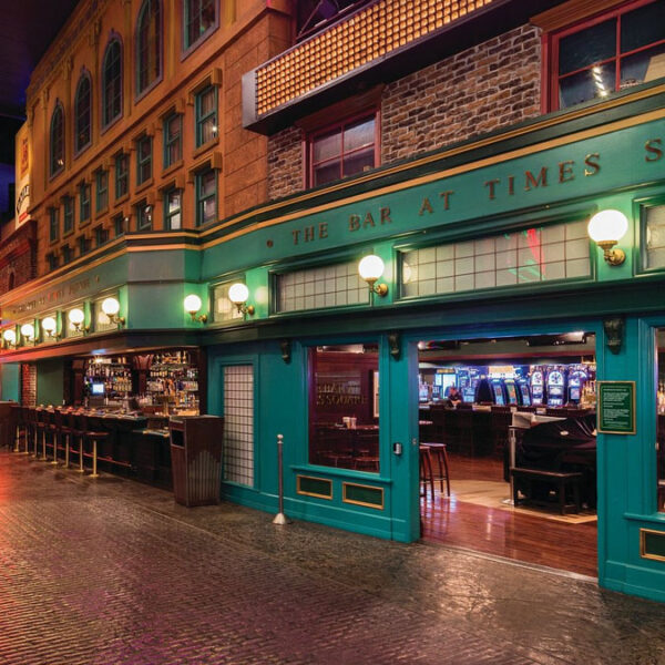 Bar At Times Square: Dueling Pianos, Live Music & More