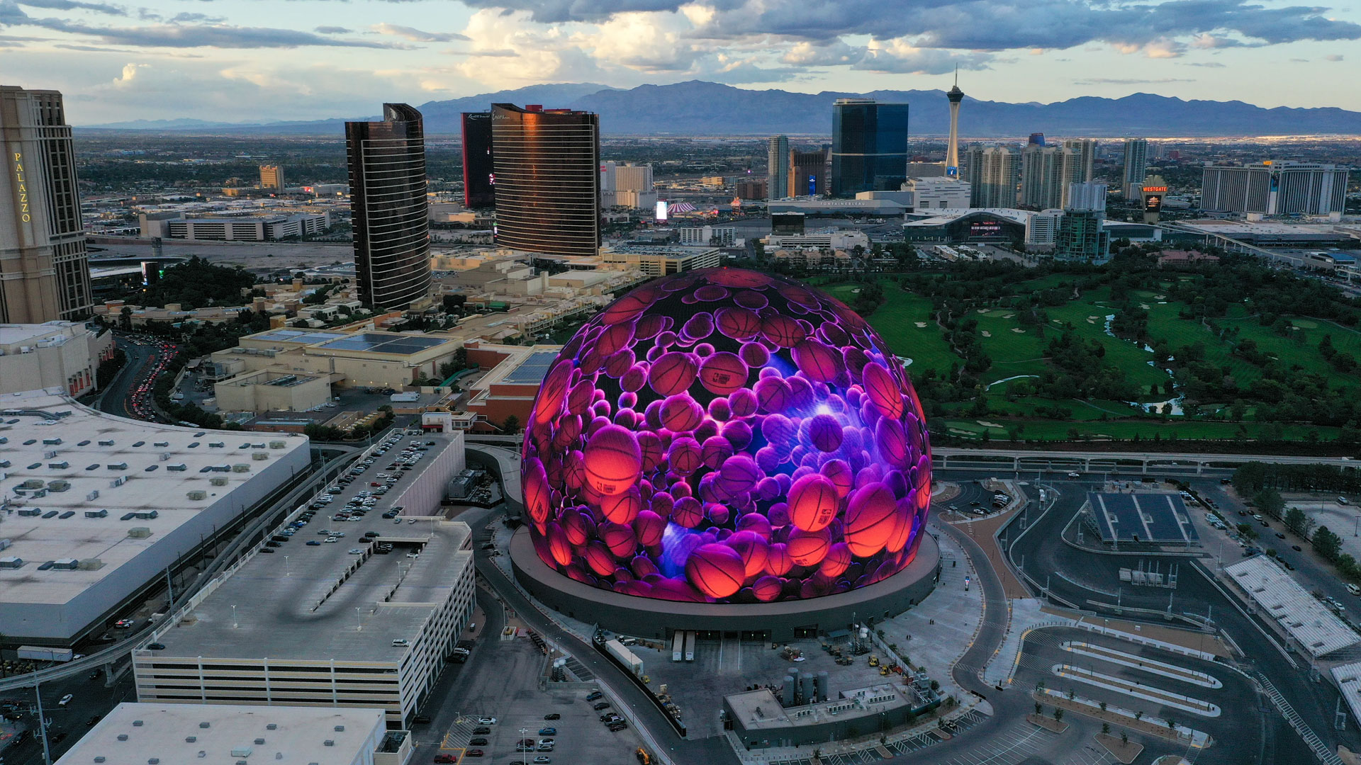 8 Hotels Near The Sphere In Vegas